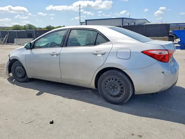 5YFBURHE4HP719545 2017 TOYOTA COROLLA - Image 2