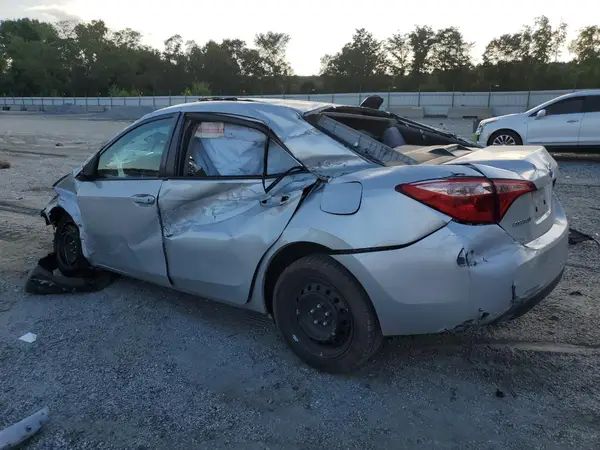 5YFBURHE4HP723093 2017 TOYOTA COROLLA - Image 2