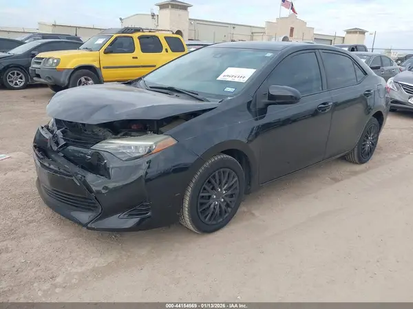 5YFBURHE4HP723496 2017 TOYOTA COROLLA - Image 2