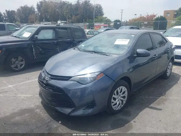 5YFBURHE4HP723708 2017 TOYOTA COROLLA - Image 2