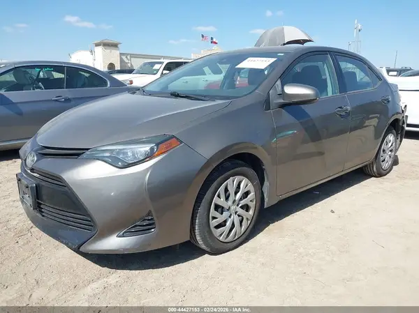 5YFBURHE4HP723742 2017 TOYOTA COROLLA - Image 2