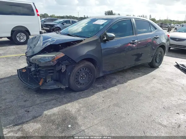 5YFBURHE4HP723899 2017 TOYOTA COROLLA - Image 2
