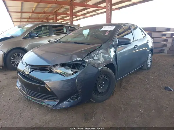 5YFBURHE4HP724289 2017 TOYOTA COROLLA - Image 2