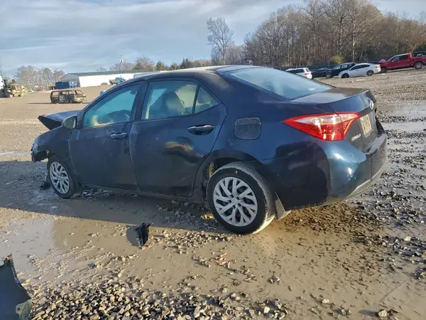 5YFBURHE4HP724650 2017 TOYOTA COROLLA - Image 2