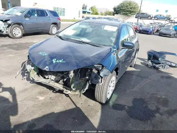 5YFBURHE4HP725412 2017 TOYOTA COROLLA - Image 2