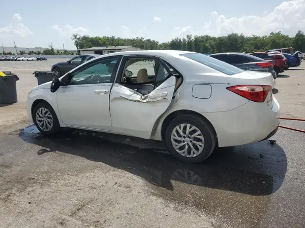5YFBURHE4HP726589 2017 TOYOTA COROLLA - Image 2