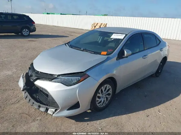 5YFBURHE4HP726687 2017 TOYOTA COROLLA - Image 2