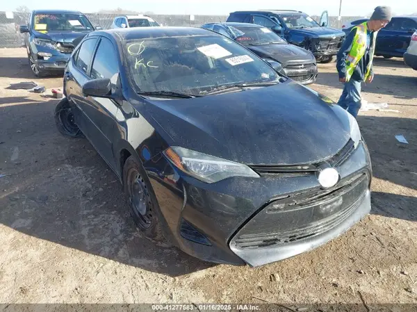 5YFBURHE4HP727421 2017 TOYOTA COROLLA - Image 1