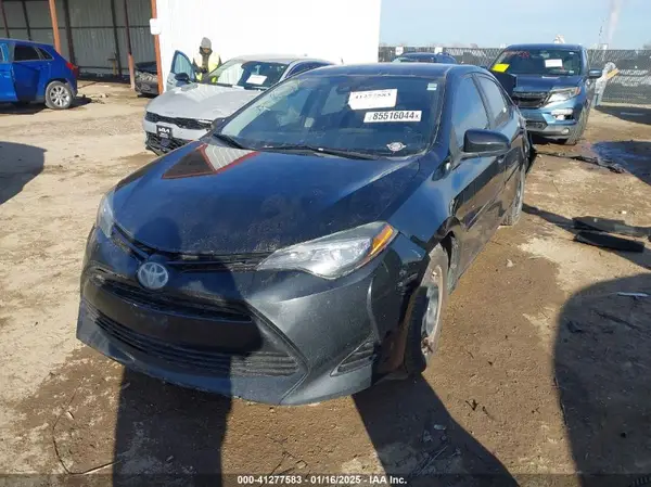 5YFBURHE4HP727421 2017 TOYOTA COROLLA - Image 2