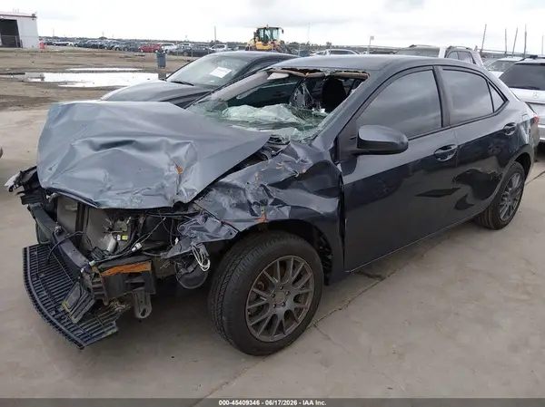 5YFBURHE4HP727595 2017 TOYOTA COROLLA - Image 2