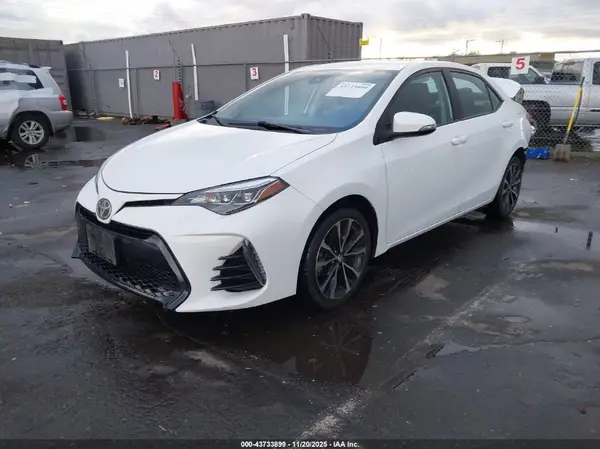 5YFBURHE4HP728648 2017 TOYOTA COROLLA - Image 2