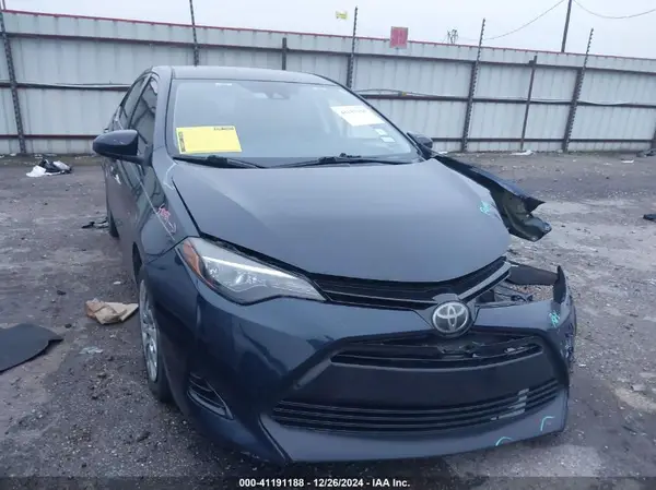 5YFBURHE4HP730349 2017 TOYOTA COROLLA - Image 1