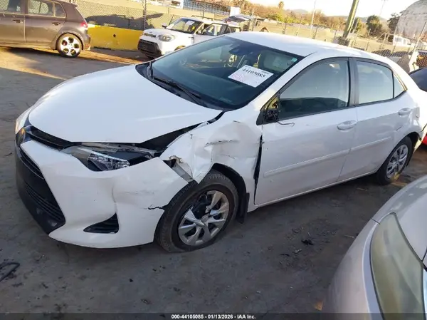 5YFBURHE4HP732330 2017 TOYOTA COROLLA - Image 2