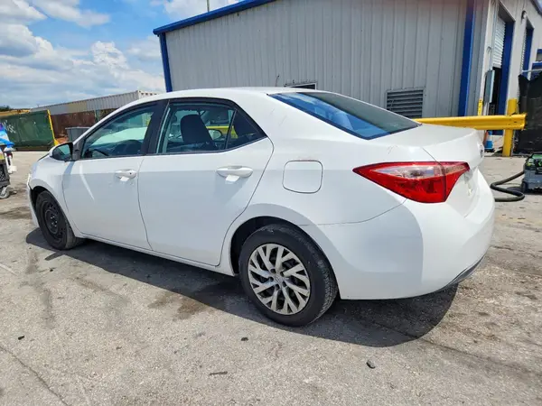 5YFBURHE4HP733851 2017 TOYOTA COROLLA - Image 2