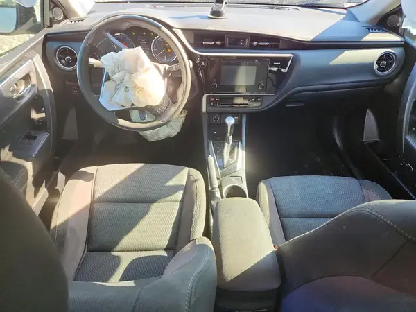 5YFBURHE4HP735826 2017 TOYOTA COROLLA - Image 8