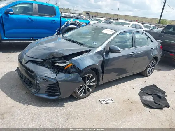 5YFBURHE4HP736457 2017 TOYOTA COROLLA - Image 2