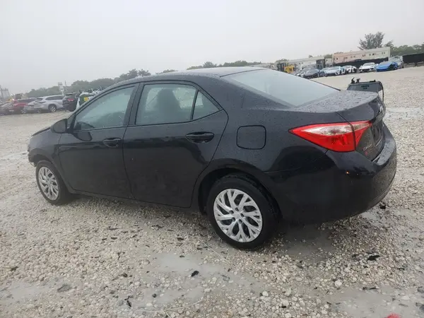 5YFBURHE4HP737480 2017 TOYOTA COROLLA - Image 2