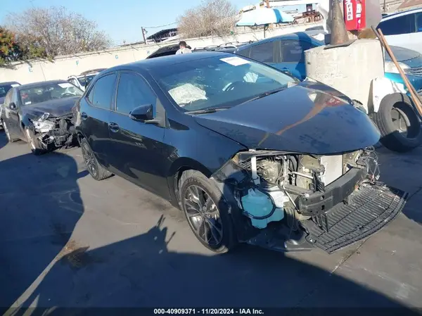 5YFBURHE4JP740577 2018 TOYOTA COROLLA - Image 1