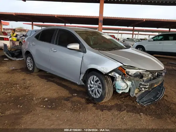5YFBURHE4JP744810 2018 TOYOTA COROLLA - Image 1