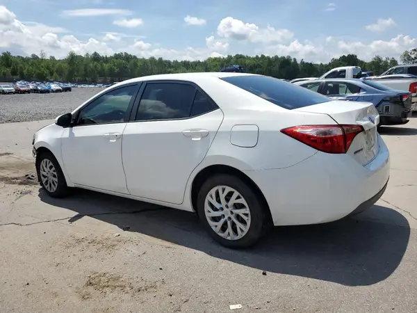 5YFBURHE4JP746718 2018 TOYOTA COROLLA - Image 2