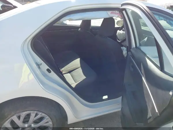 5YFBURHE4JP747142 2018 TOYOTA COROLLA - Image 8