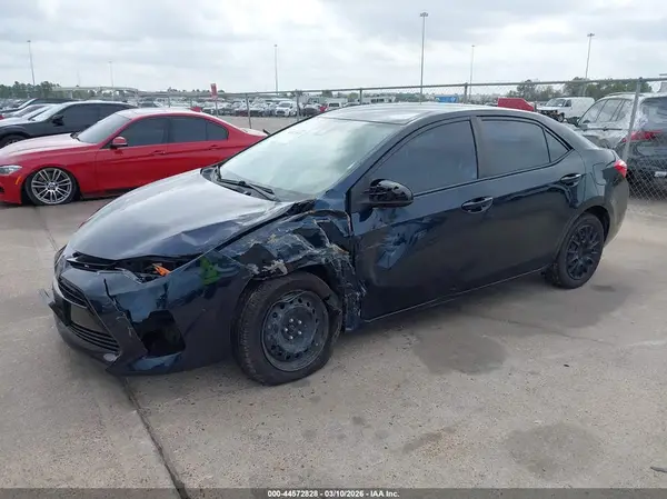 5YFBURHE4JP747593 2018 TOYOTA COROLLA - Image 2