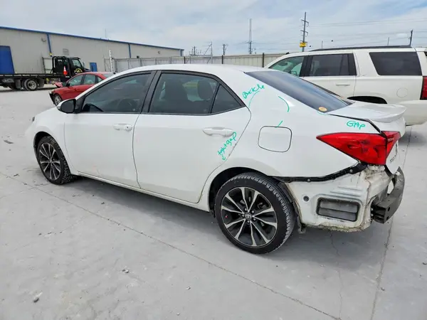5YFBURHE4JP748081 2018 TOYOTA COROLLA - Image 2