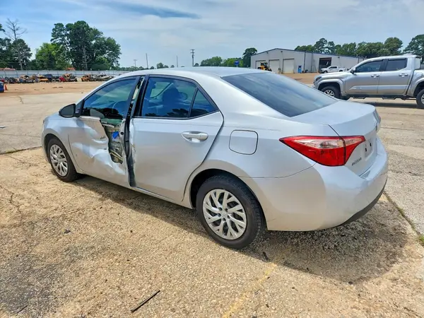 5YFBURHE4JP748789 2018 TOYOTA COROLLA - Image 2