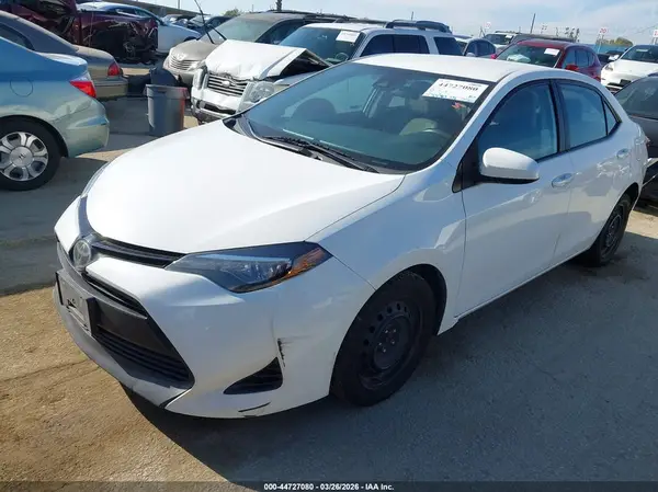 5YFBURHE4JP749229 2018 TOYOTA COROLLA - Image 2