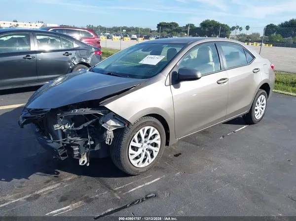 5YFBURHE4JP749537 2018 TOYOTA COROLLA - Image 2