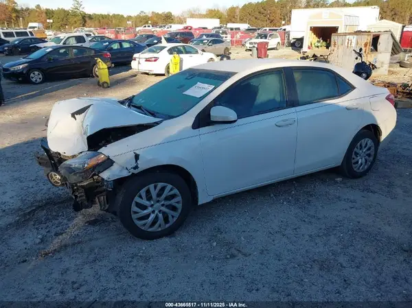 5YFBURHE4JP750428 2018 TOYOTA COROLLA - Image 2