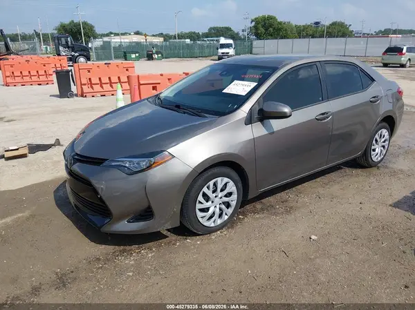 5YFBURHE4JP750932 2018 TOYOTA COROLLA - Image 2