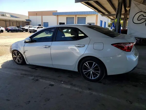 5YFBURHE4JP751126 2018 TOYOTA COROLLA - Image 2