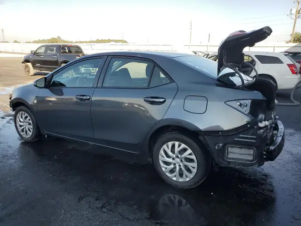 5YFBURHE4JP752082 2018 TOYOTA COROLLA - Image 2