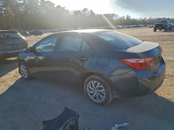 5YFBURHE4JP752566 2018 TOYOTA COROLLA - Image 2