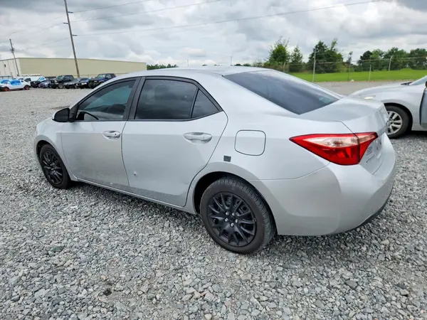 5YFBURHE4JP752759 2018 TOYOTA COROLLA - Image 2