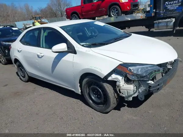 5YFBURHE4JP753037 2018 TOYOTA COROLLA - Image 1