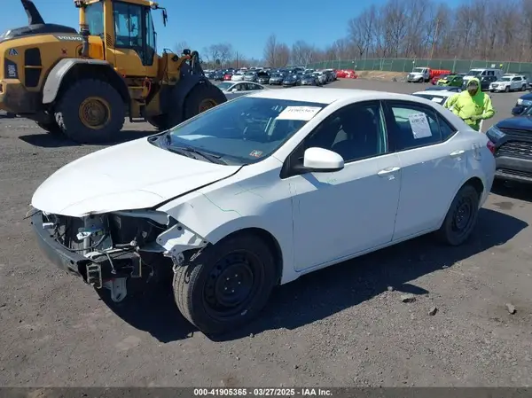 5YFBURHE4JP753037 2018 TOYOTA COROLLA - Image 2