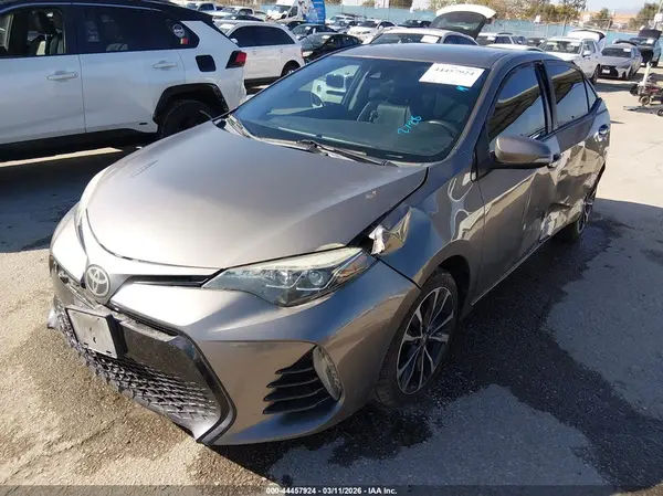 5YFBURHE4JP753104 2018 TOYOTA COROLLA - Image 2