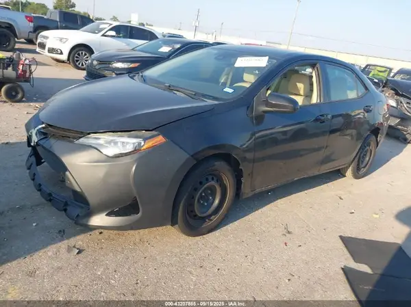 5YFBURHE4JP753166 2018 TOYOTA COROLLA - Image 2