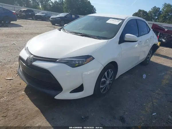5YFBURHE4JP753197 2018 TOYOTA COROLLA - Image 2