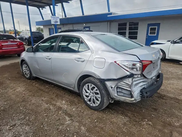 5YFBURHE4JP753376 2018 TOYOTA COROLLA - Image 2