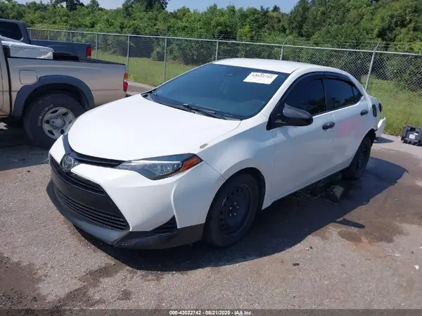 5YFBURHE4JP753653 2018 TOYOTA COROLLA - Image 2