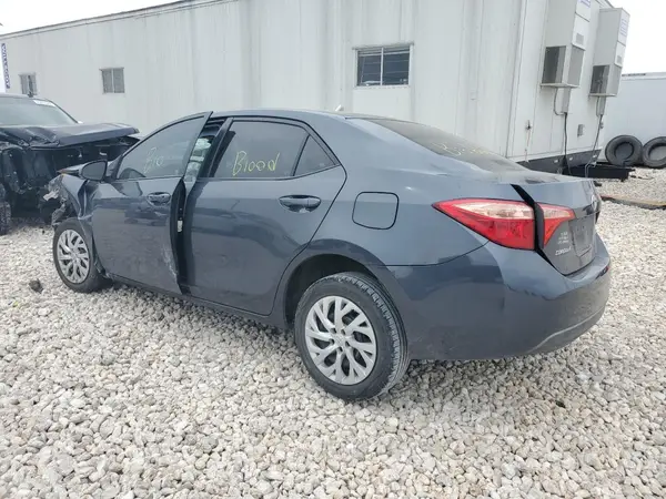 5YFBURHE4JP753748 2018 TOYOTA COROLLA - Image 2