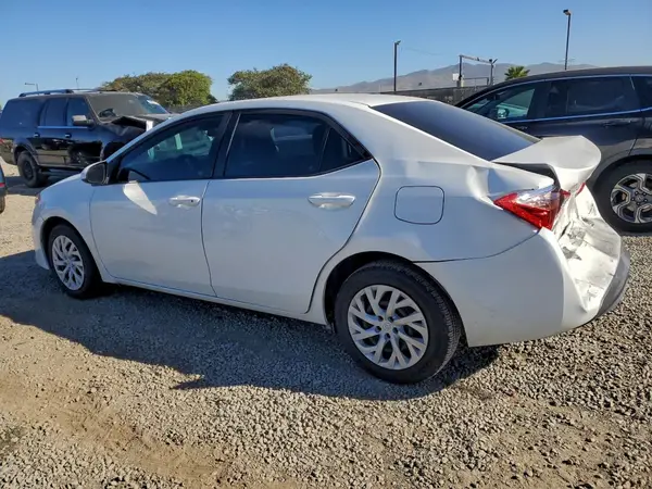 5YFBURHE4JP753989 2018 TOYOTA COROLLA - Image 2