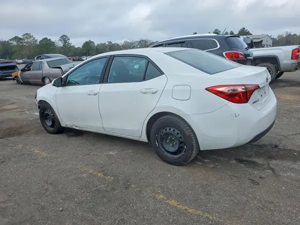 5YFBURHE4JP755368 2018 TOYOTA COROLLA - Image 2