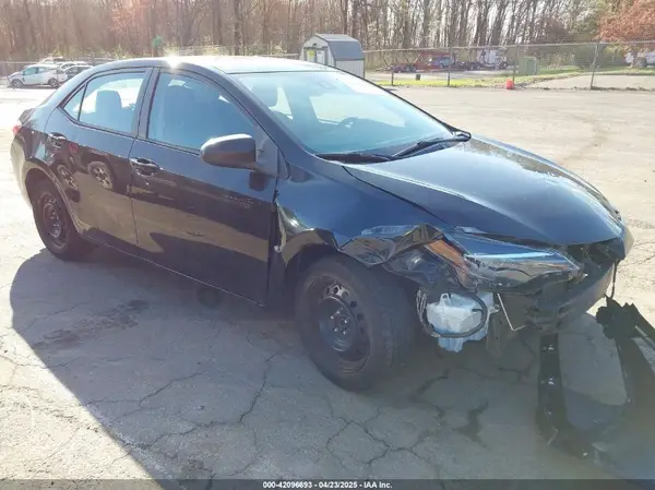 5YFBURHE4JP755483 2018 TOYOTA COROLLA - Image 1