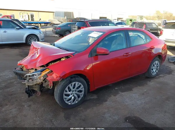 5YFBURHE4JP756410 2018 TOYOTA COROLLA - Image 2