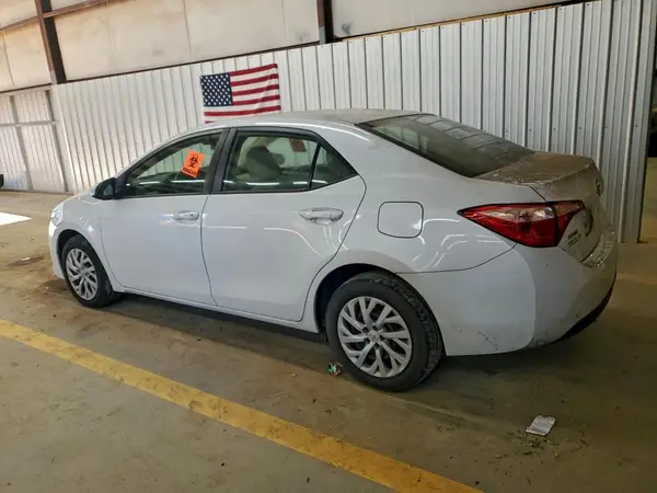 5YFBURHE4JP757797 2018 TOYOTA COROLLA - Image 2