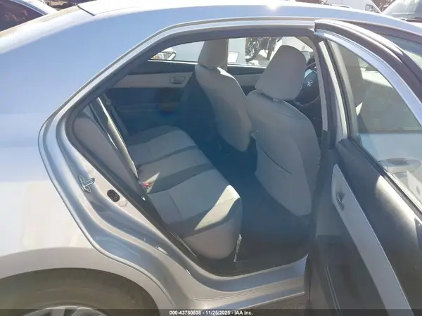 5YFBURHE4JP758609 2018 TOYOTA COROLLA - Image 8